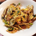 ぶちもに's cooksnap of when they made ﾍﾞｰｺﾝ×舞茸のたっぷり卵とじ.