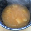 uni34's cooksnap of when they made 玉ねぎとじゃがいもの味噌汁.
