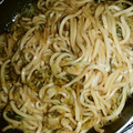 もりのりころ's cooksnap of when they made 冷凍うどんde焼きうどん（しょうゆ味）.