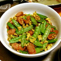 tomotomoi's cooksnap of when they made ☆絹さやとウィンナーの卵とじ☆.