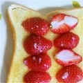 あさここなっつ's cooksnap of when they made 簡単＊春のいちご練乳トースト.