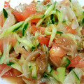 うーママ♪'s cooksnap of when they made 新玉ねぎと胡瓜の梅おかかサラダ.