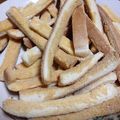 のんちゃんパパ's cooksnap of when they made 食パンの耳がおやつに変身！パン耳ラスク♪.
