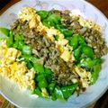 ももとちるちる's cooksnap of when they made 簡単☆サバそぼろと絹さやで三食ご飯.