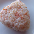 のりまりん's cooksnap of when they made 黒胡椒とサケのおにぎり.