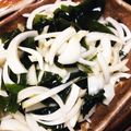 1094403's cooksnap of when they made 2分で出来る♪玉ねぎとわかめのポン酢あえ.
