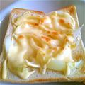 えれかず's cooksnap of when they made チーズオニオントースト.
