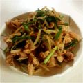 suikabako's cooksnap of when they made 簡単♪もやし・ニラの豚肉にんにく炒め.