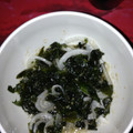 紅茶とチーズケーキ's cooksnap of when they made 新玉ねぎとワカメの酢の物.