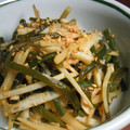 ＪＵＮＷ's cooksnap of when they made お酒のつまみに！茎わかめと鮭のゴマ炒め.