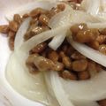 まーきー♪'s cooksnap of when they made ＋1品 新玉葱と納豆のつゆがけ.
