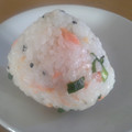 ぐーたらレシピ研究所's cooksnap of when they made 鮭と青ねぎのおにぎり.
