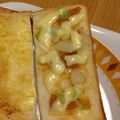 リラシャン's cooksnap of when they made 梅ネギのチーズトースト.