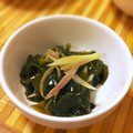 shibuchica's cooksnap of when they made 箸休めに…ワカメとミョウガの酢の物♪.