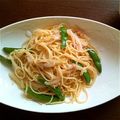 由実☆'s cooksnap of when they made 新玉ねぎとスナップエンドウの春の香パスタ.