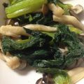 ふーこもも's cooksnap of when they made 小松菜としめじのにんにく醤油炒め.