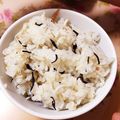 夕飯は６時です's cooksnap of when they made 梅香るひじきとしらすの炊き込みご飯.