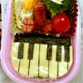 mamachan☆'s cooksnap of when they made キャラ弁＊スライスチーズのピアノ♪.