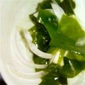 ｍｍｍマロちん's cooksnap of when they made 簡単☆新玉ねぎと若芽のサラダ.