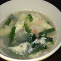娘にゃんこ's cooksnap of when they made ニラとカニカマのスープ.