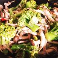 Hatsumiii's cooksnap of when they made ブロッコリーとツナしめじのおつまみ炒め物.