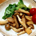マドリさんは偉大's cooksnap of when they made ★エリンギ♪しめじのガ-リｯク炒め★.