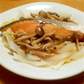 hd104's cooksnap of when they made 簡単レンジだけ☆塩鮭ときのこ蒸し.