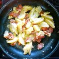 みるくたぬき's cooksnap of when they made ポテトとウインナーのカリとろチーズ.