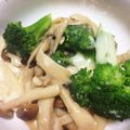 にゃん３９'s cooksnap of when they made きのことブロッコリーのクリーム煮.