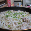 はまぴー's cooksnap of when they made 簡単(ﾟдﾟ)ｳﾏｰもやしと豚の蒸し焼き.