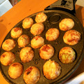 booono's cooksnap of when they made たこ焼き器で★オム丸.