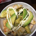 むー's cooksnap of when they made 簡単♪ アボカドと鶏の照り焼き丼.
