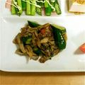 ぽんにゃーさん's cooksnap of when they made きゅうり・まいたけ・豚肉の梅肉炒め.