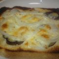 ぎすけとしろさん's cooksnap of when they made ビールによく合う★なすと食パンで簡単ピザ.