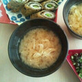 70cafe's cooksnap of when they made 娘の大好きな♡エノキダケの卵とじ♡みそ汁.