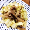 YUKIKI☆'s cooksnap of when they made キャベツときのこのバター醤油(もどき).