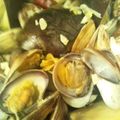 jenny38's cooksnap of when they made あさりの酒蒸しになすがお邪魔.