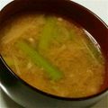 亜矢佳's cooksnap of when they made アスパラとえのきとひき肉の味噌汁.