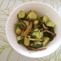 jittyann's cooksnap of when they made モリモリ！レタスときゅうりのにんにく炒め.