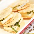 ともりん0203's cooksnap of when they made 簡単すぎ煎餅orクラッカーのチーズサンド.