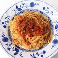 進撃の羊's cooksnap of when they made サバ缶とトマト缶でスパゲッティソース.