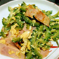 7banme's cooksnap of when they made ぱぱっと一品♪　ゴーヤ(苦瓜)と卵のベーコン炒め.