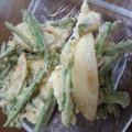 海老ふりゃ～'s cooksnap of when they made 彩りキレイ！ささぎ豆のかき揚げ.
