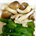 ももくろぴ's cooksnap of when they made やさしい味！ピーマンとしめじの煮浸し.
