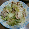 hitomiria's cooksnap of when they made レタスと豚肉のごまぽん和え.