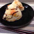 かたかたこ's cooksnap of when they made 鮭フレークと塩昆布の簡単おにぎり♪.