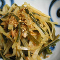 ＪＵＮＷ's cooksnap of when they made お酒のつまみに！茎わかめと鮭のゴマ炒め.