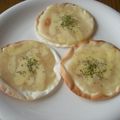 t_sat0mi's cooksnap of when they made 簡単♪　餃子の皮でシチューピザ.