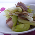 ピンクのたまご's cooksnap of when they made 簡単！おいしい！セロリとベーコン炒め.