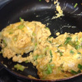 amiamikate's cooksnap of when they made ＊超簡単　餅のネギ卵炒め！　餅消費に＊.